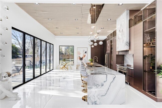 Building Photo - 3600 Lower Roswell Rd