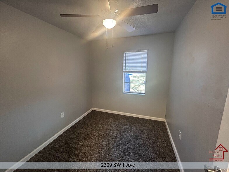 Building Photo - 2309 SW I Ave