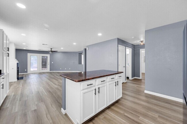 Building Photo - 1125 E Milada Dr