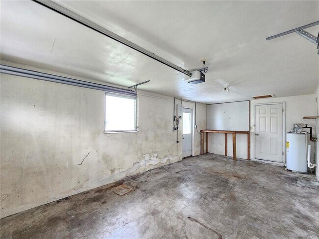 Building Photo - 1702 Aqua Ln