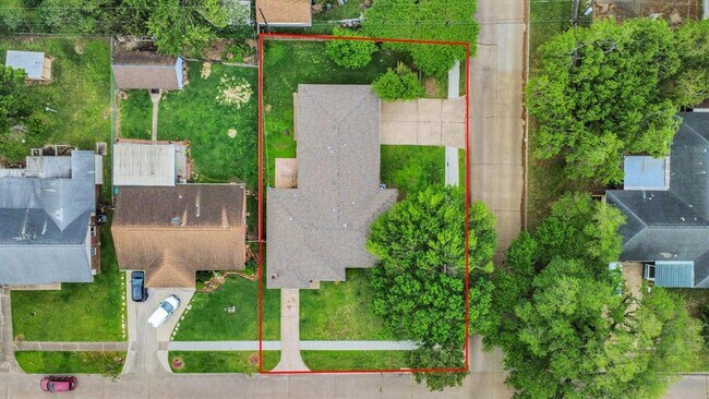 Building Photo - 3111 Tanglebriar Dr