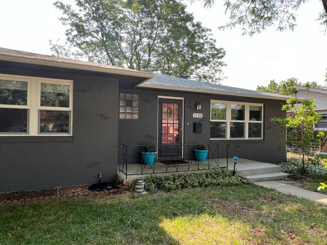 Building Photo - Charming 4BED/2 BATH Brick Ranch Home in L...