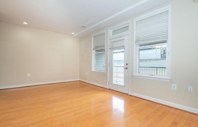 Building Photo - 1354 Monroe St NW