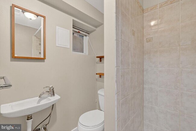 Building Photo - 4822 5th St NW