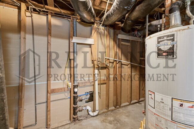 Building Photo - 2017 S Grn Acrs St