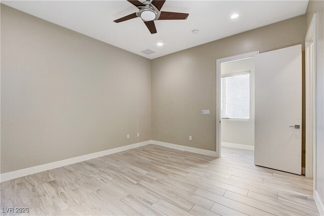 Building Photo - 64 Grey Feather Dr