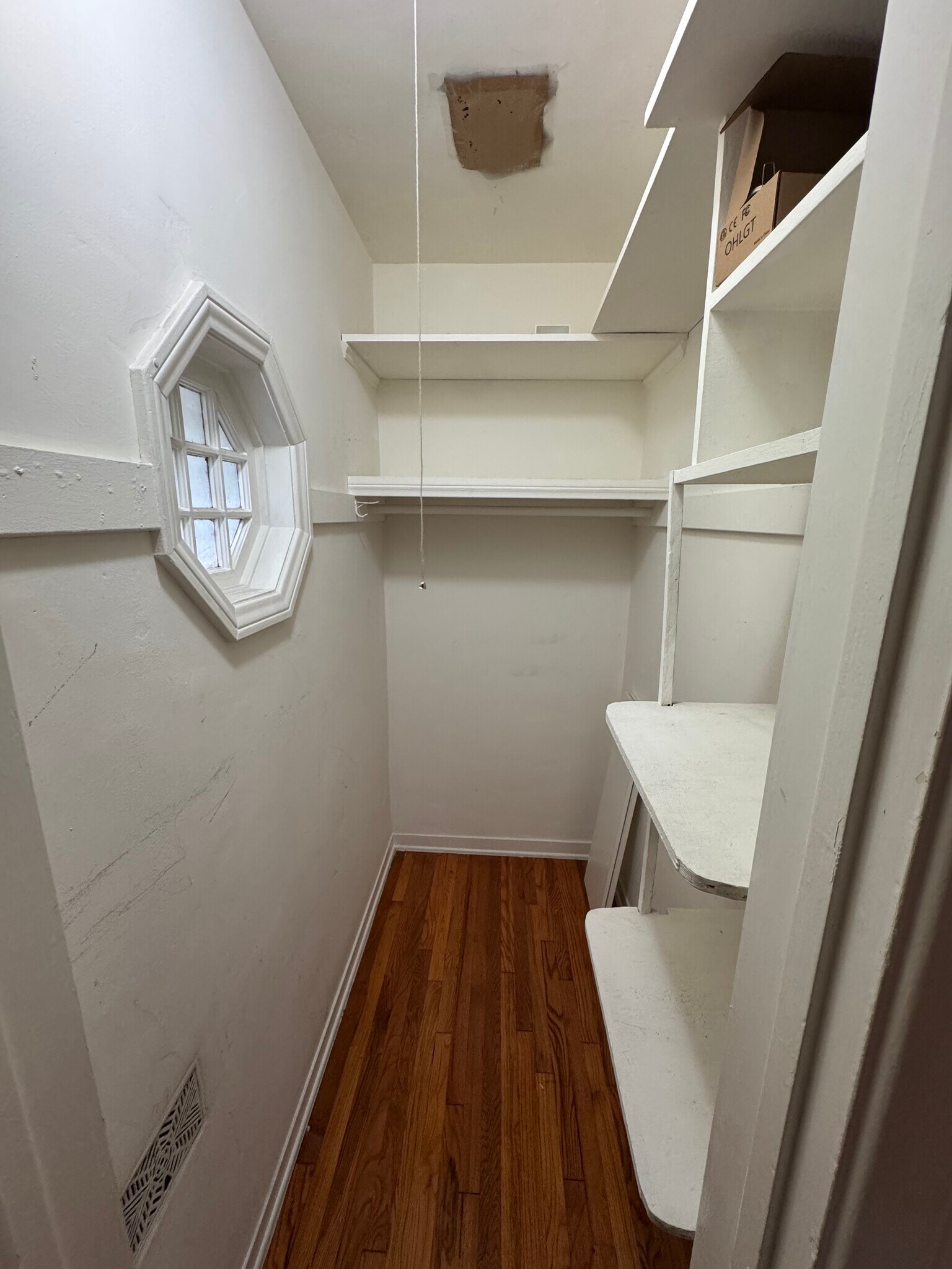 Building Photo - 5767 San Vicente Blvd