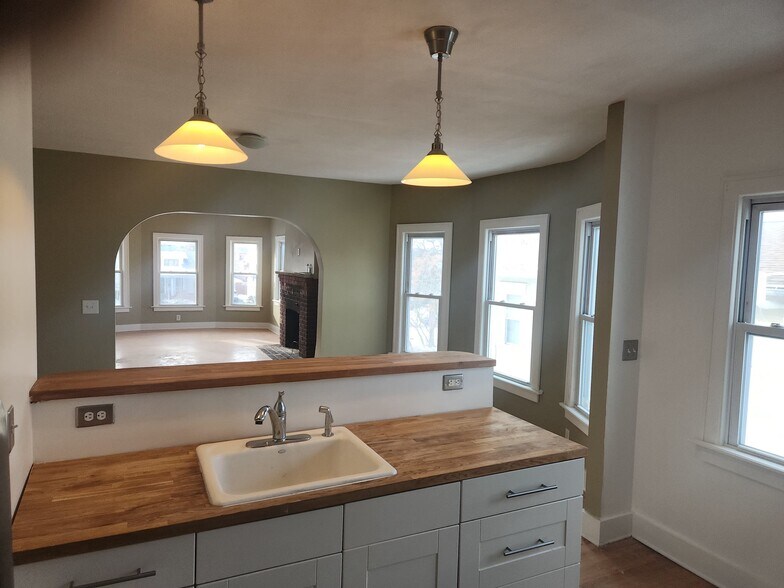 Building Photo - 171 Shotwell Park