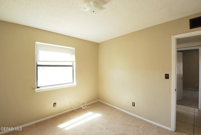 Building Photo - 216 Cutlass Dr