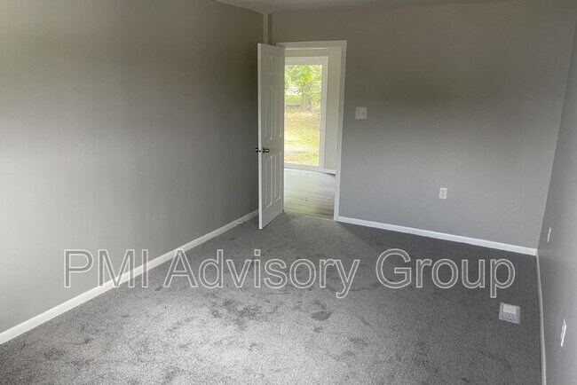 Building Photo - 602 SE 37th St