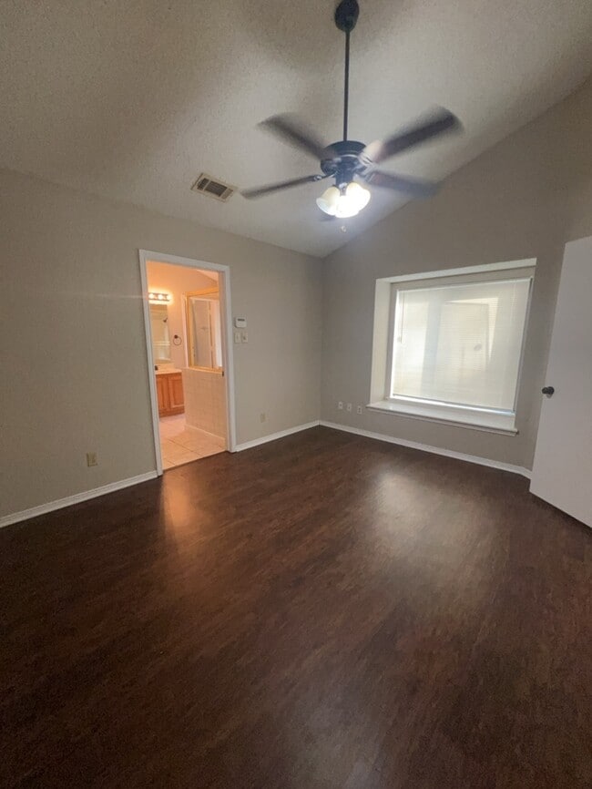 Building Photo - Ready to go in Duncanville 3-2-2 home