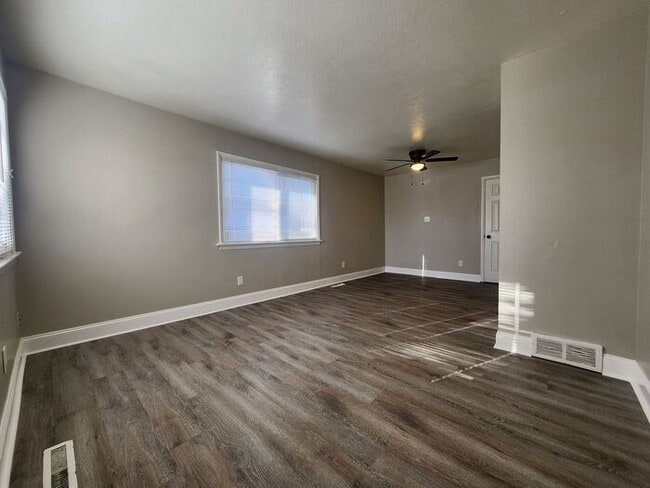 Building Photo - Cozy 3-Bed, 1-Bath Apartment on Filmore St...