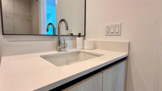 Building Photo - 9201 E Bay Harbor Dr