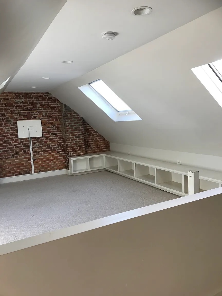 3rd floor with built-in A/C, large skylights, and TV hookup - 5A Evergreen Ave
