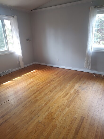 Second bedroom - 6208 Ivymount Rd