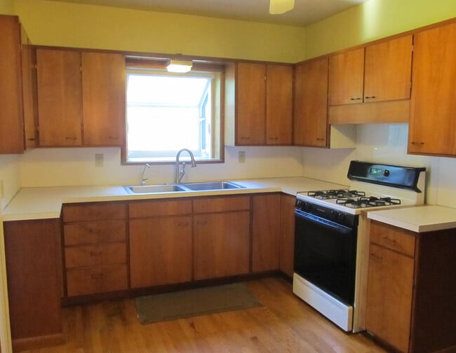 Building Photo - Four Bedroom Home in Milwood