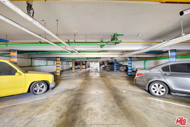 Building Photo - 831 2nd St