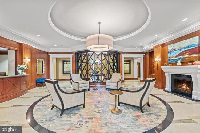 Building Photo - 8220 Crestwood Heights Dr