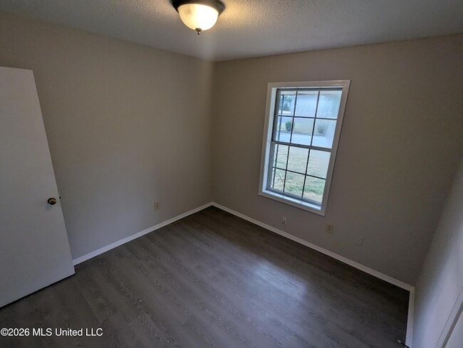 Building Photo - 6565 Hermitage Rd