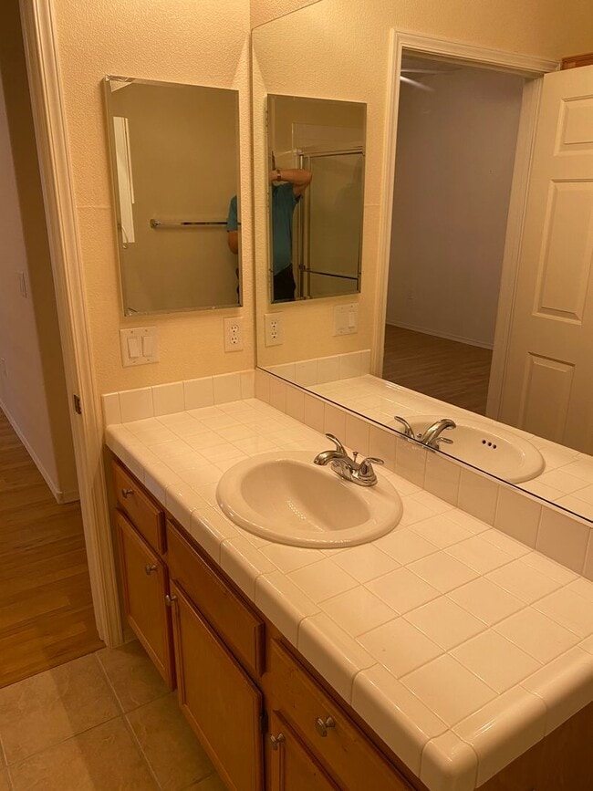 Building Photo - SE!!! Gated!! 2 Bedroom 1st Floor with Bal...