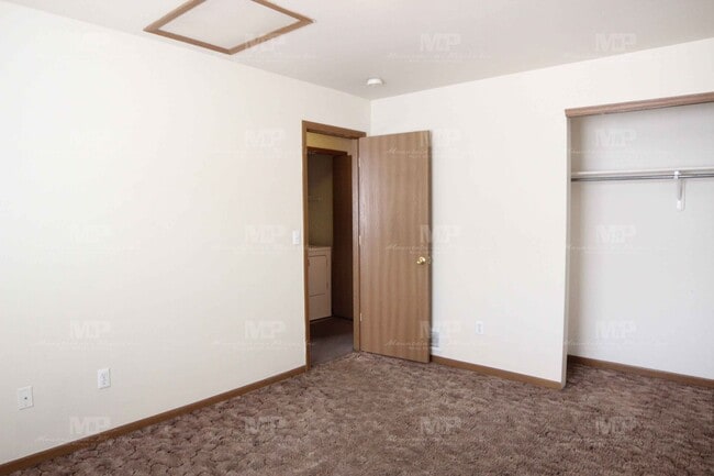 Building Photo - 518 S Howes St