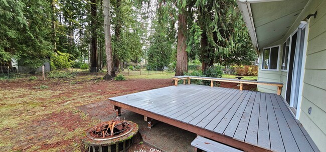 Building Photo - Spacious Port Orchard Rambler