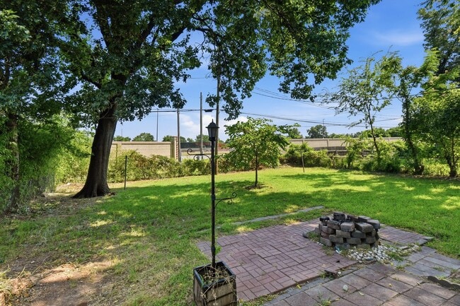 Building Photo - Remodeled Midtown Tulsa Bungalow – Classic Charm with Modern Updates!
