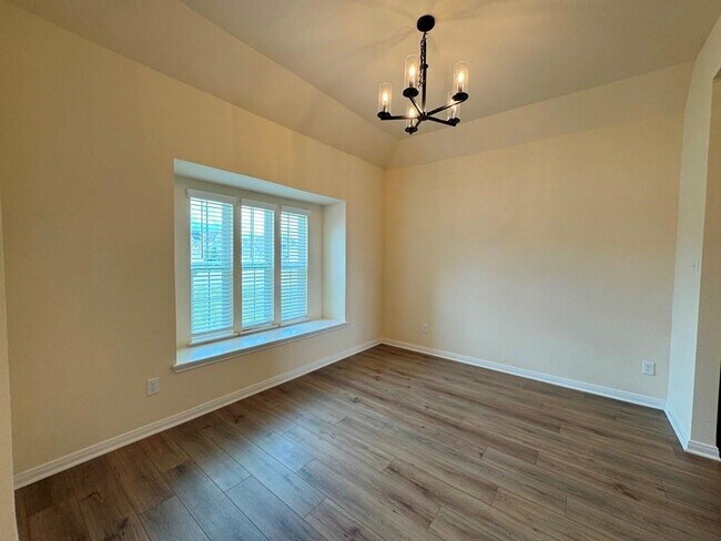 Building Photo - 5115 Leaning Tree