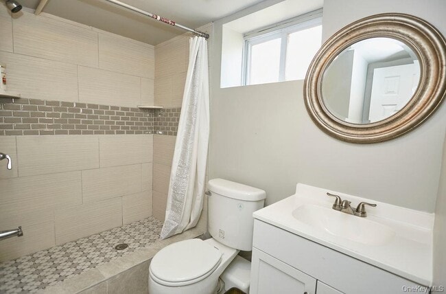 Building Photo - 14 Redbrook Rd