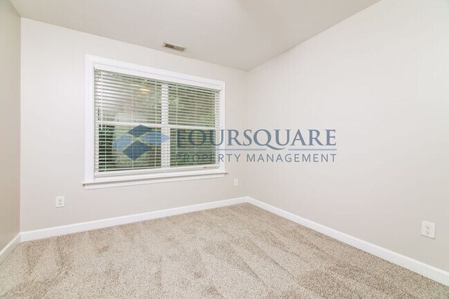 Building Photo - End Unit Townhome| 2nd Floor Loft Space | ...