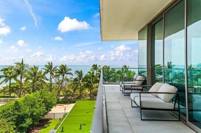 Building Photo - 10203 Collins Ave