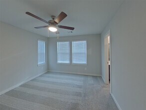 Building Photo - 9835 Willow Creek Commerce Dr
