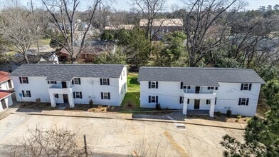Building Photo - 450 W Franklin St