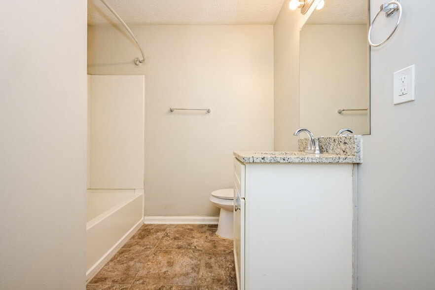 Building Photo - 2059 Oak Terrace Dr SE