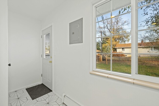 Building Photo - 2011 Woodburn St