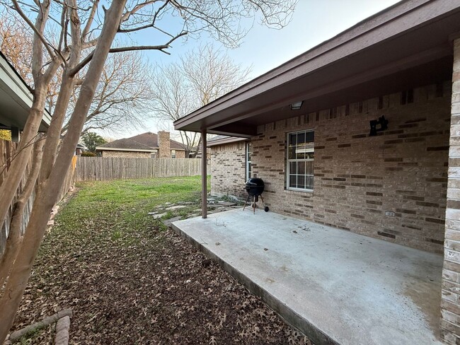 Building Photo - Adorable 3 bedroom, 2 bathroom home in a g...