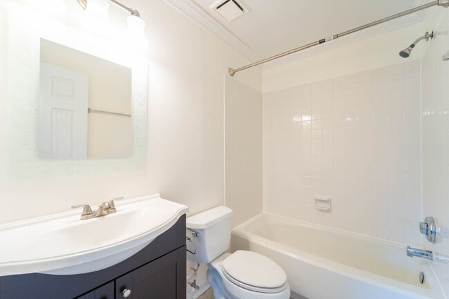 Building Photo - Updated 3-Level End Unit Townhouse in Caro...