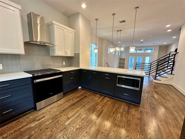 Building Photo - 1537 W 24th St