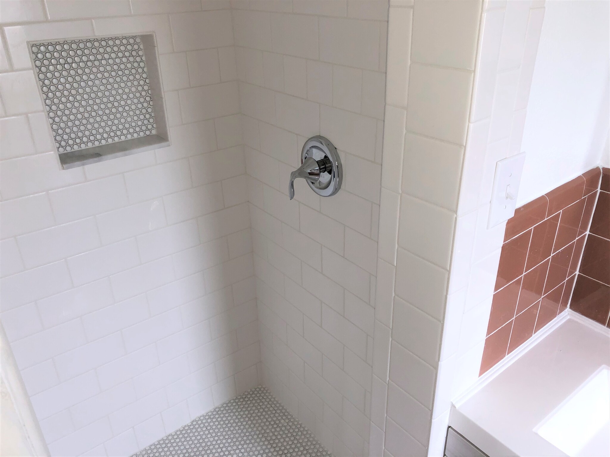Main Bathroom with shower - 2921 Greenbriar St