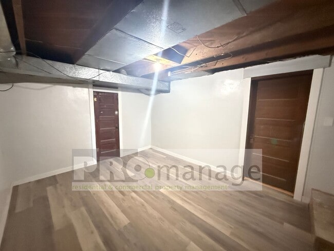 Building Photo - Charming 4 Bed / 2 Bath Home with Vintage ...