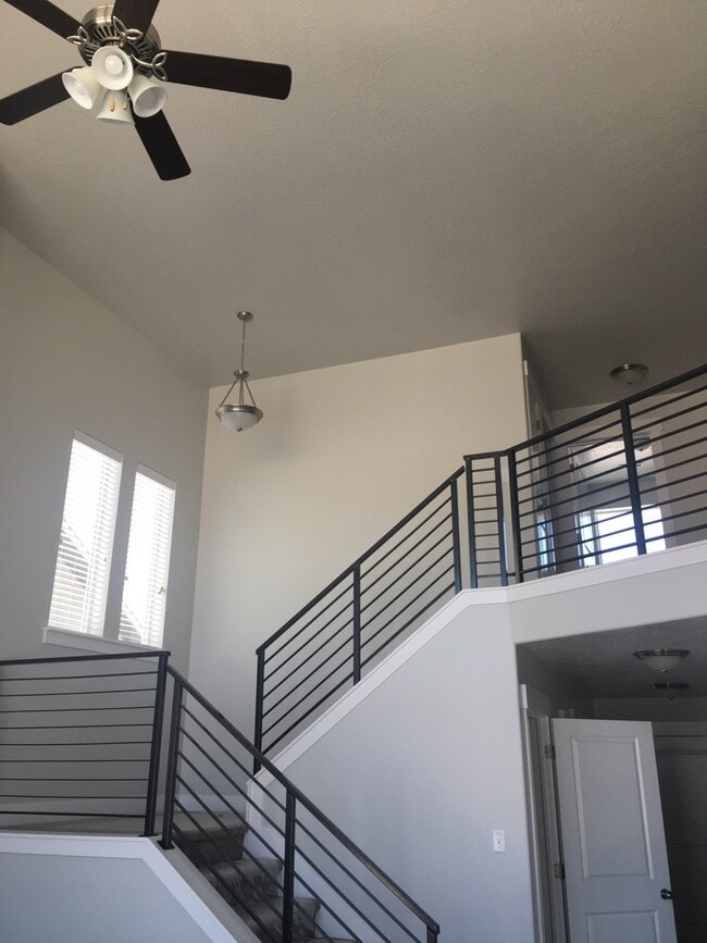 Building Photo - Beautiful Modern Home in Lehi w attached 2 car garage!