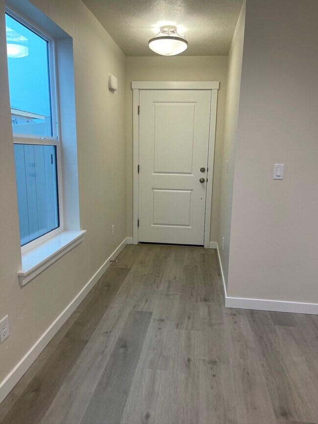 Building Photo - 1581 Witt St