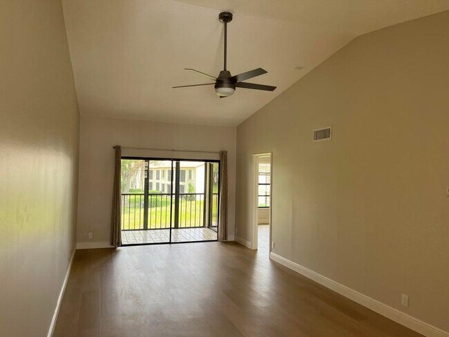 Building Photo - 315 Palmwood Pl