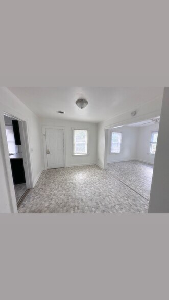 Building Photo - 322 S Ottawa St