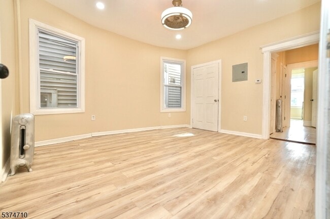 Building Photo - 184 N 11th St