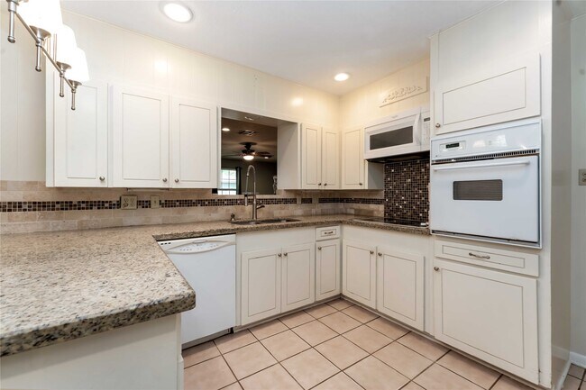 Building Photo - 5618 Avenue M 1/2
