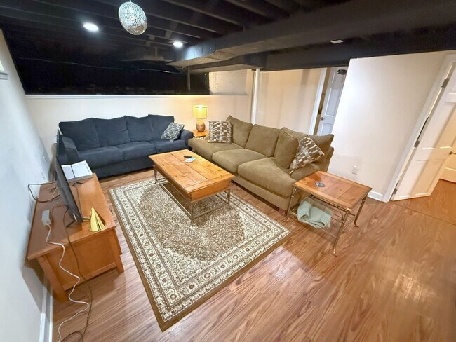 Building Photo - 1128 Bowen Ct