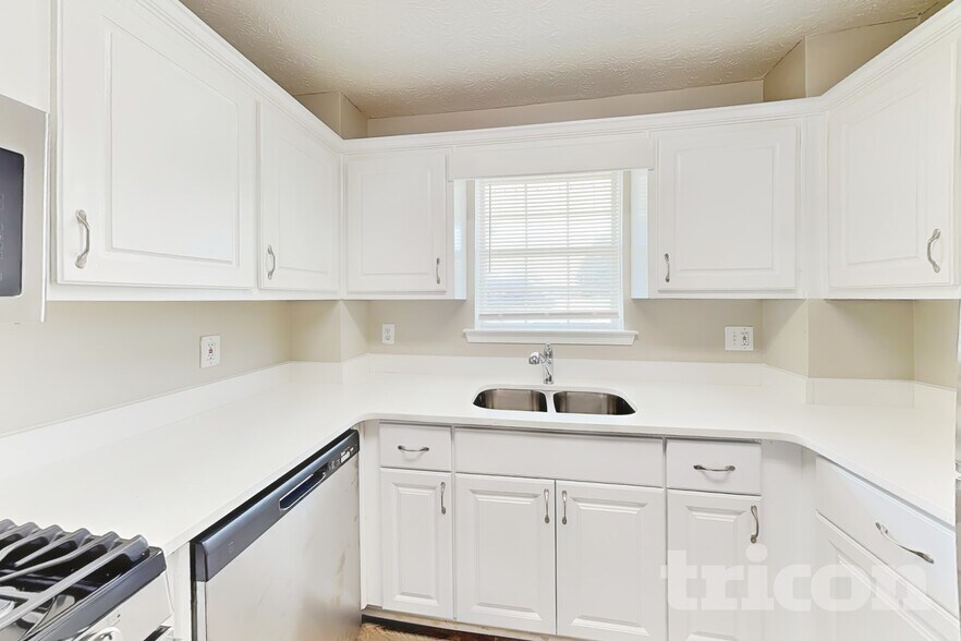 Building Photo - 195 Falcon Ridge Dr