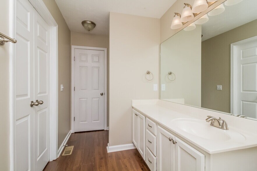 Building Photo - 7882 Rainey Dr