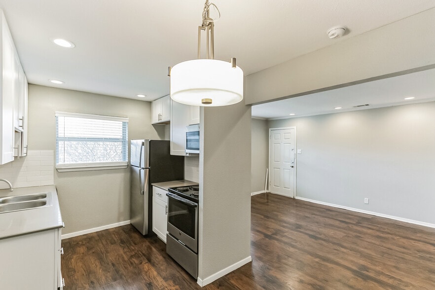 Primary Photo - 6315 Richmond